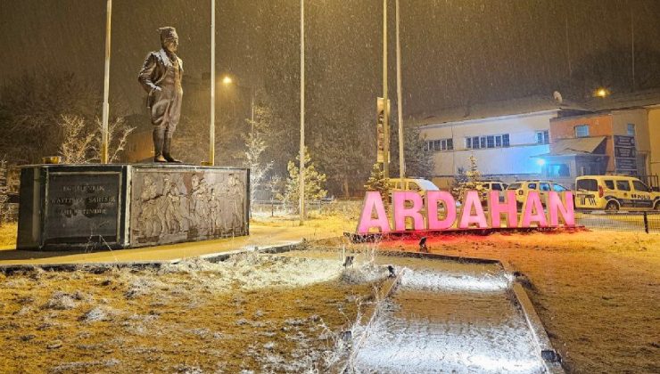 Ardahan’da kar yağışı etkisini sürdürüyor