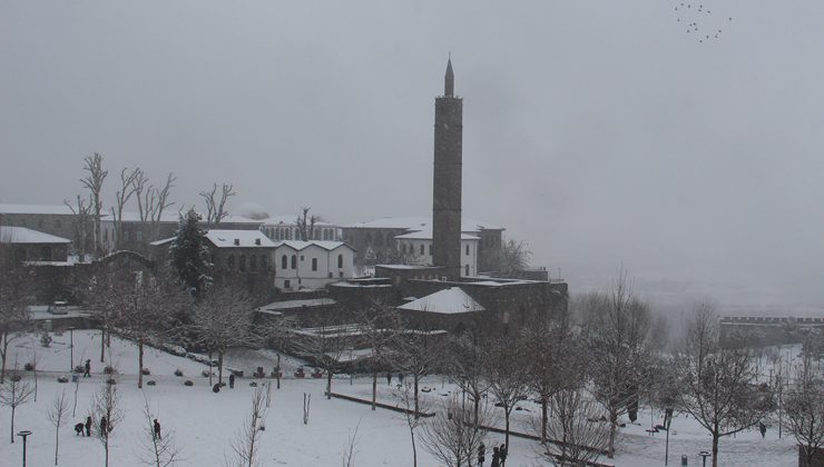 Diyarbakır için beklenen kar yağışı başladı
