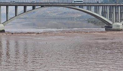 Şırnak Cizre’de Dicle Nehri kızıla boyandı: İlçeye su verilmeyecek