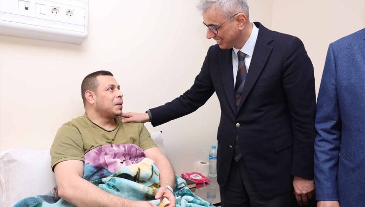 Sağlık Bakanı Memişoğlu Filistinli hastaları ziyaret etti