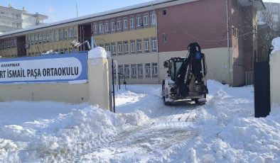 Kayapınar Belediyesi’nden Okullar İçin Seferberlik: 149 Okulda Kar Temizleme ve Tuzlama