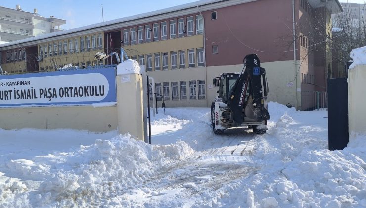 Kayapınar Belediyesi’nden Okullar İçin Seferberlik: 149 Okulda Kar Temizleme ve Tuzlama