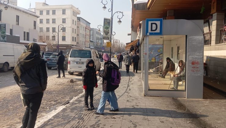 Diyarbakır’da Otobüs Durakları Vatandaşı Soğuktan Koruyamıyor