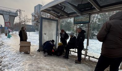 Diyarbakır’da Temizlenmeyen Kaldırımlar Can Yaktı: Genç Kadın Ayağını Kırdı