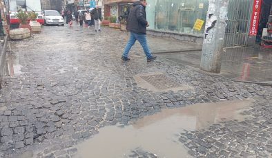 Sur’da Kar Sonrası Cadde ve Sokaklar Çamur Deryasına Döndü