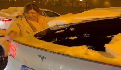 Kar Diyarbakır’ı Felç Etti, DEM’li Vekil Beştaş Lüks Aracını Temizledi Belediyeyi Görmezden Geldi