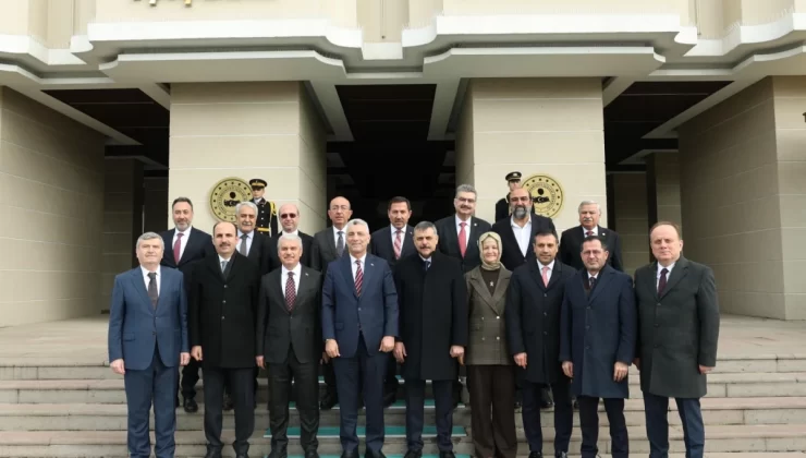 Bakan Çiftçi’yi Ziyaret Etti