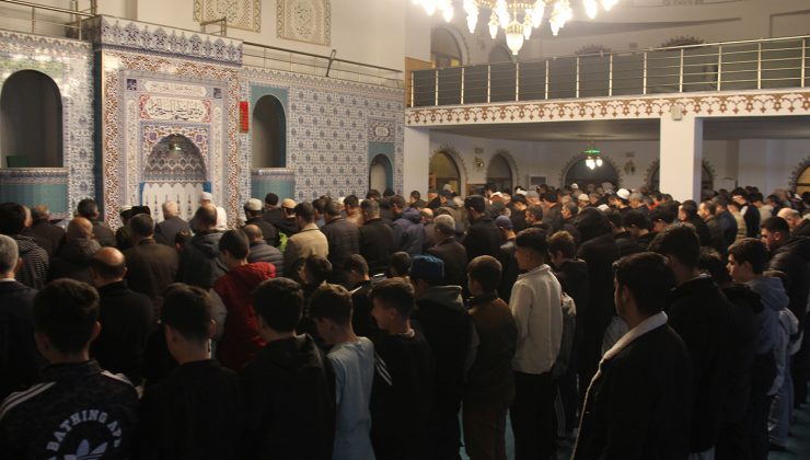 Diyarbakır’da İlk Teravih Heyecanı: Camiler Doldu, Saflar Huşuyla Kuruldu