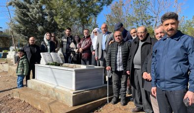 Diyarbakır’ın “Mevlüde Ana”sı Mezar Başında Anıldı: Nesiller Yetiştiren Öğretmene Vefa