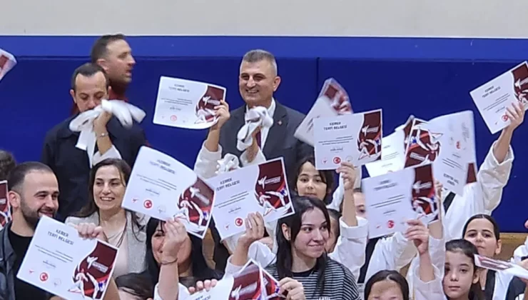 Gölcük’te 470 Taekwondocu Kuşak Atlattı
