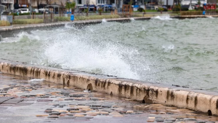 İzmir’de Deniz 85 Santimetre Yükseldi