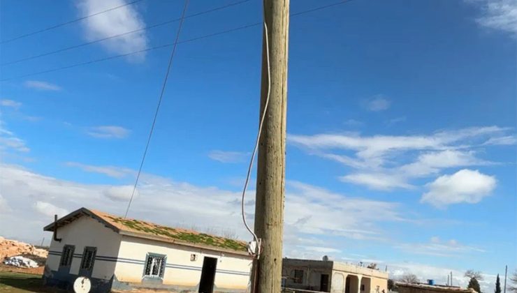 Şanlıurfa’da elektrik direğini oyup kaçak hat çektiler