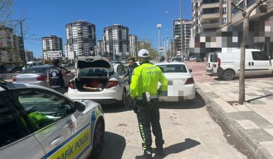 Gaziantep’te yaya ve araç trafiğini engelleyen materyaller kaldırıldı