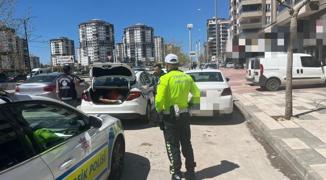 Gaziantep’te yaya ve araç trafiğini engelleyen materyaller kaldırıldı