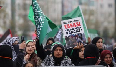 Diyarbakır’da Mevlid-i Nebi Coşkusu: Nevruz Park’ta Binlerce Kişi Buluştu