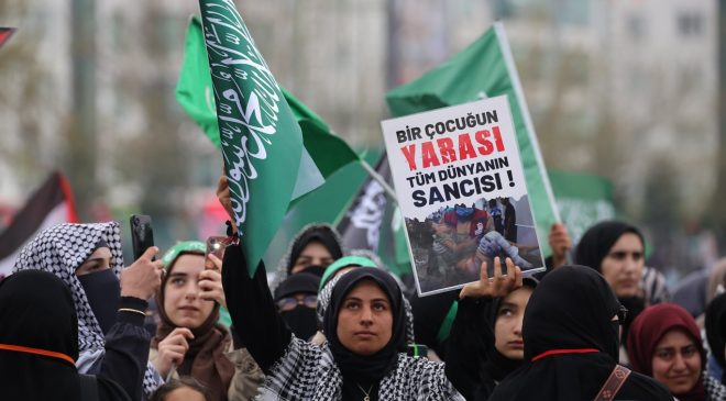 Diyarbakır’da Mevlid-i Nebi Coşkusu: Nevruz Park’ta Binlerce Kişi Buluştu