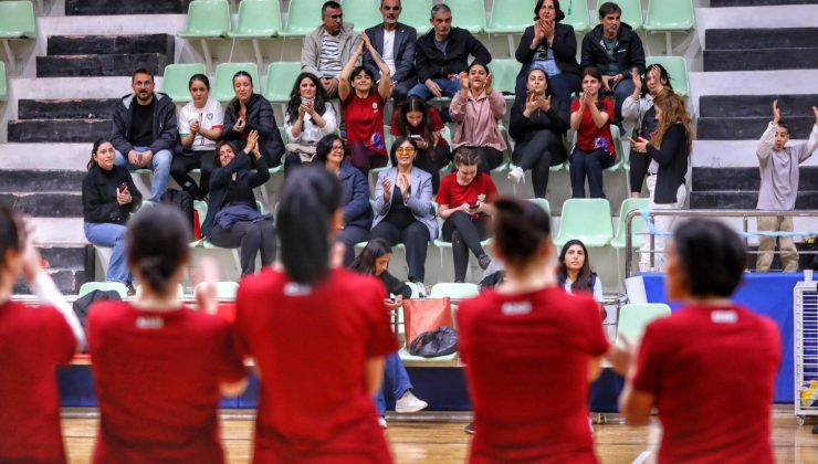 Kayapınar’da Kadın Voleybol Turnuvası Başladı: 21 Takım Parkede