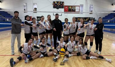 Kayapınar’ın Kadın Voleybol Takımı Namağlup İl Şampiyonu Oldu