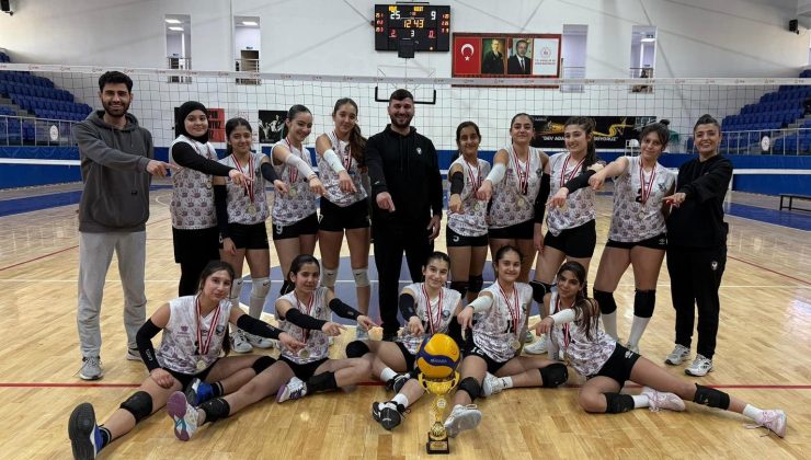 Kayapınar’ın Kadın Voleybol Takımı Namağlup İl Şampiyonu Oldu