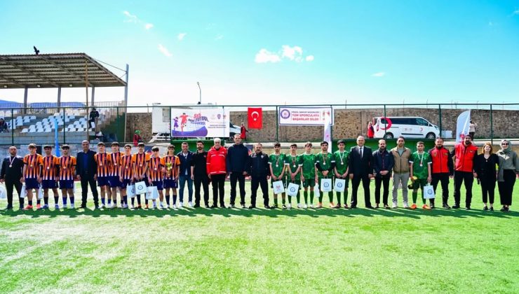 Bingöl’de “Gençler Sporda, Gelecek Emniyette” Turnuvası Coşkuyla Tamamlandı