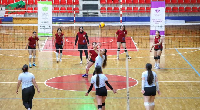 Kayapınar’da Kadın Voleybol Turnuvası Finalle Taçlandı