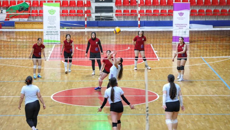 Kayapınar’da Kadın Voleybol Turnuvası Finalle Taçlandı