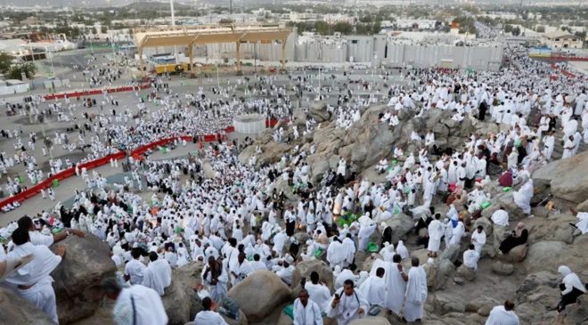 Hacılar haccın en büyük rüknü olan arafat’a akın ediyor