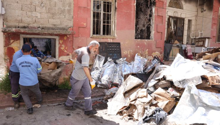 Tonlarca atık evden çıkarıldı
