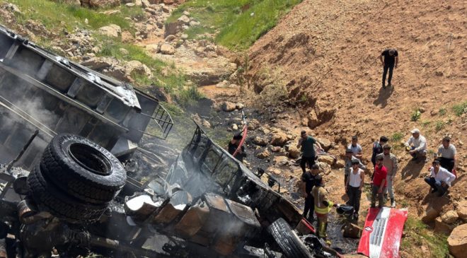 Araçta sıkışan sürücü yanarak hayatını kaybetti