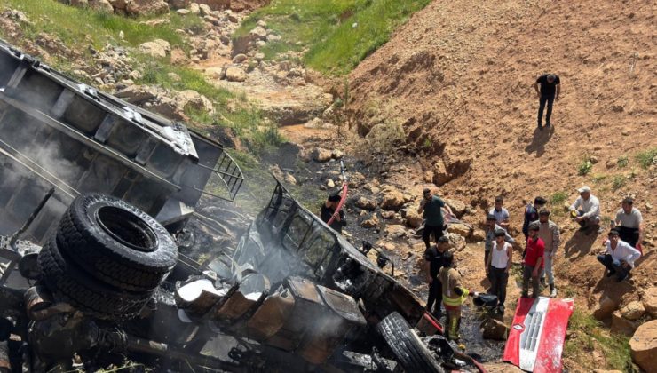 Araçta sıkışan sürücü yanarak hayatını kaybetti