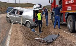Sivas’ta minibüs devrildi: Bir ölü, 8 yaralı