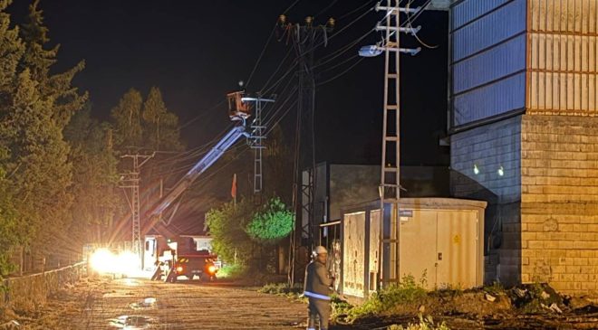 Şanlıurfa’da Dicle Elektrik ekipleri fırtına nedeniyle gece boyunca sahadaydı