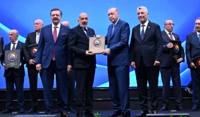 Cumhurbaşkanı Erdoğan’dan DTSO Başkanı Mehmet Kaya’ya “Hizmet Şeref Belgesi”