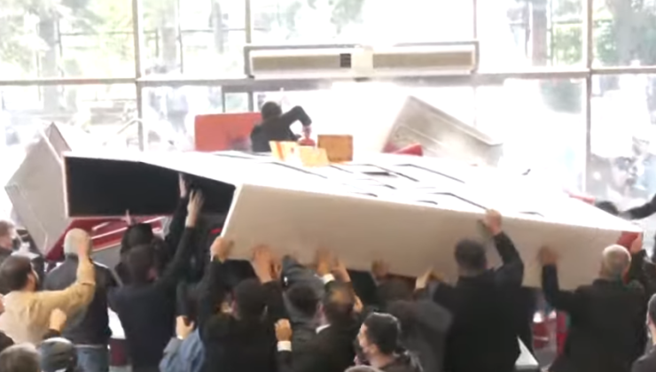 DEM Parti Polise Saldırıya Sessiz Kaldı