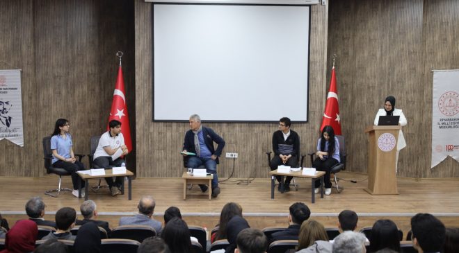 Diyarbakır’da Gençler Bilgi ve İfade Gücünü Sahneye Taşıdı