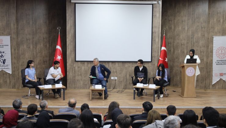 Diyarbakır’da Gençler Bilgi ve İfade Gücünü Sahneye Taşıdı
