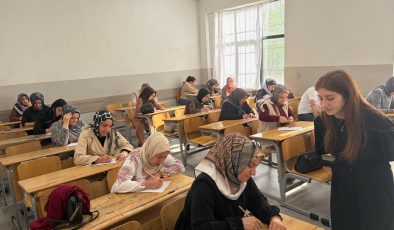Diyarbakır’da Örnek Eğitim Projesi: Veliler de Kitap Okudu, Sınava Girdi