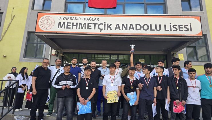 Diyarbakır’da Mehmetçik Anadolu Lisesi’nde 19 Mayıs Coşkusu