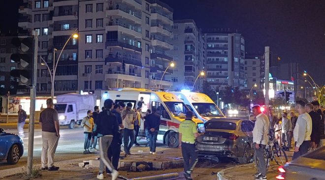 Diyarbakır’da kontrolden çıkan otomobil kaza yaptı: 2 yaralı