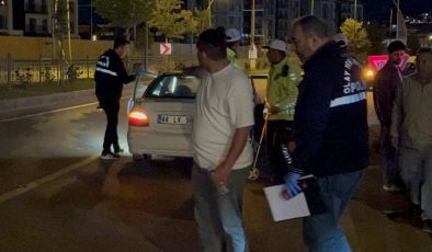 Malatya’da 2 aracın çarptığı yaya hayatını kaybetti