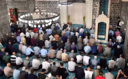 Diyarbakır’da Bayram Sabahı: Tarihi Camilerde Saflar Taştı