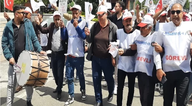 Diyarbakır’da İşten Çıkarılan İşçilerden Davullu Protesto: “686 Gündür Direniyoruz”