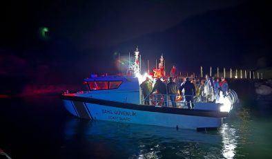 Van’da araçları çamura saplanan 36 kişi kurtarıldı