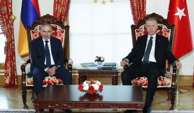 Cumhurbaşkanı Erdoğan, Ermenistan Başbakanı Paşinyan ile görüştü