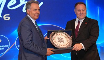 İnönü Üniversitesinde başarı ödülleri sahiplerini buldu