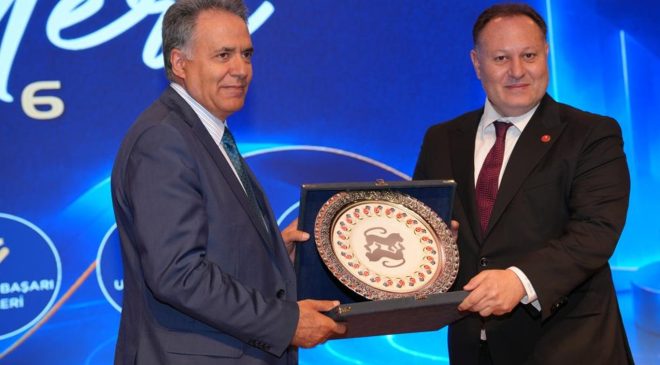 İnönü Üniversitesinde başarı ödülleri sahiplerini buldu
