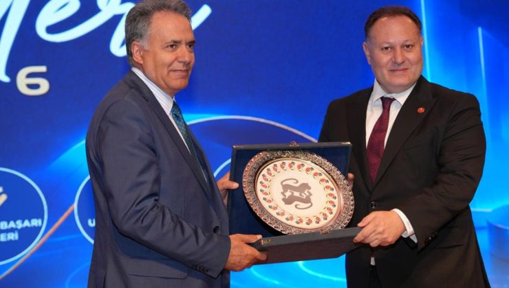 İnönü Üniversitesinde başarı ödülleri sahiplerini buldu
