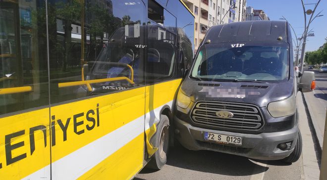 Batman’da belediye otobüsü ile minibüs çarpıştı