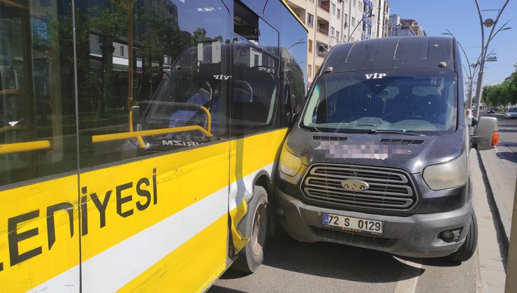 Batman’da belediye otobüsü ile minibüs çarpıştı