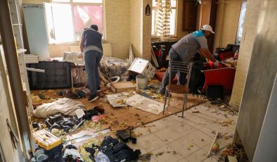 Diyarbakır’da Kötü Kokuların Nedeni Ortaya Çıktı: Bir Evden 3 Kamyon Çöp Çıkarıldı